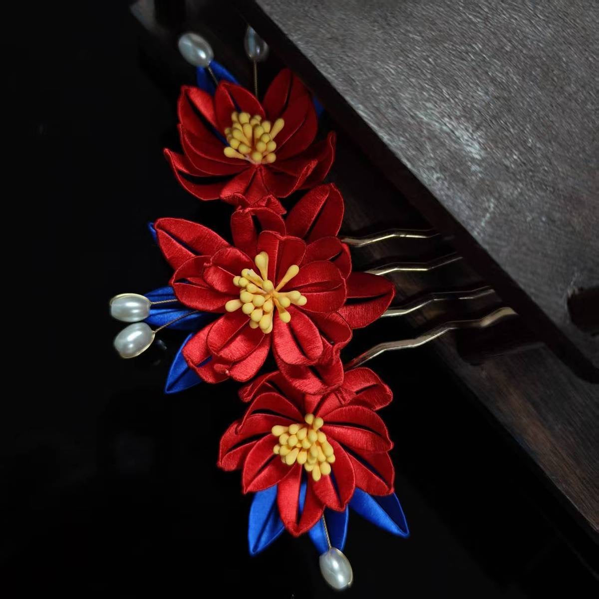 Handcrafted Floral Hair Pin with Pearls, Vintage-Inspired Hair Accessory