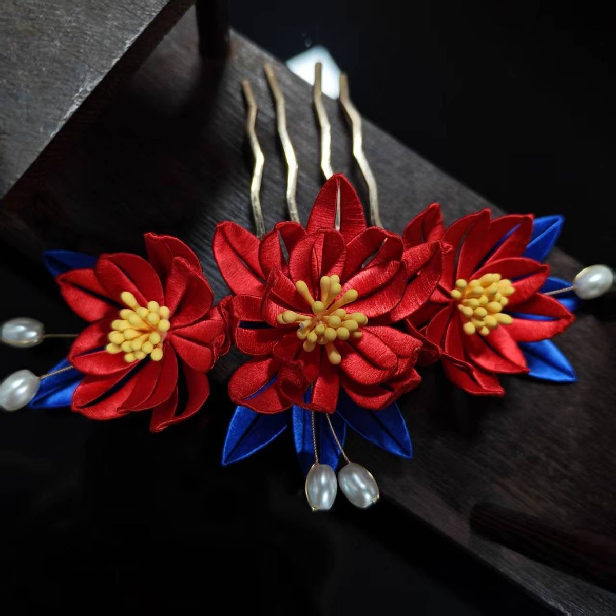 Handcrafted Floral Hair Pin with Pearls, Vintage-Inspired Hair Accessory