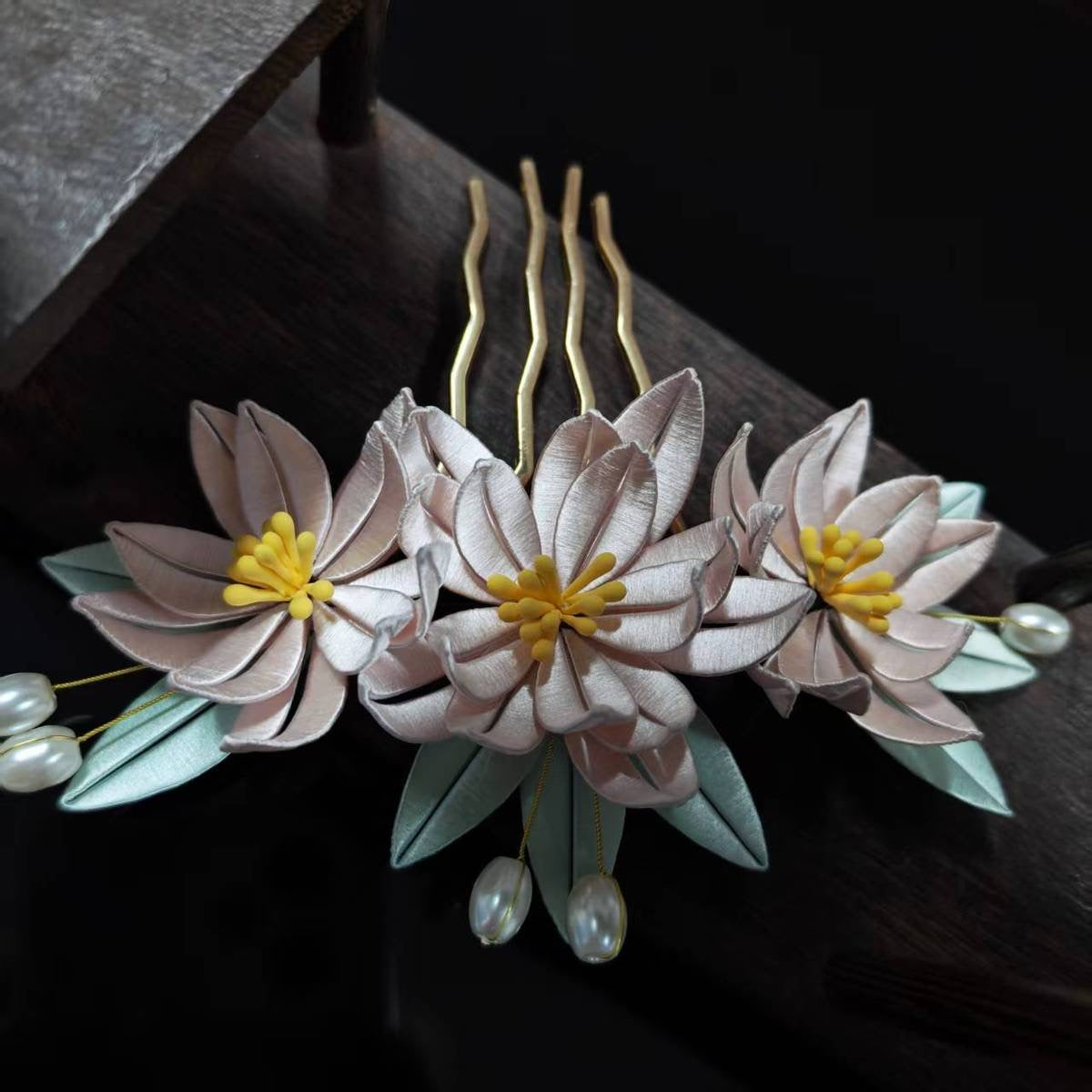 Handcrafted Floral Hair Pin with Pearls, Vintage-Inspired Hair Accessory