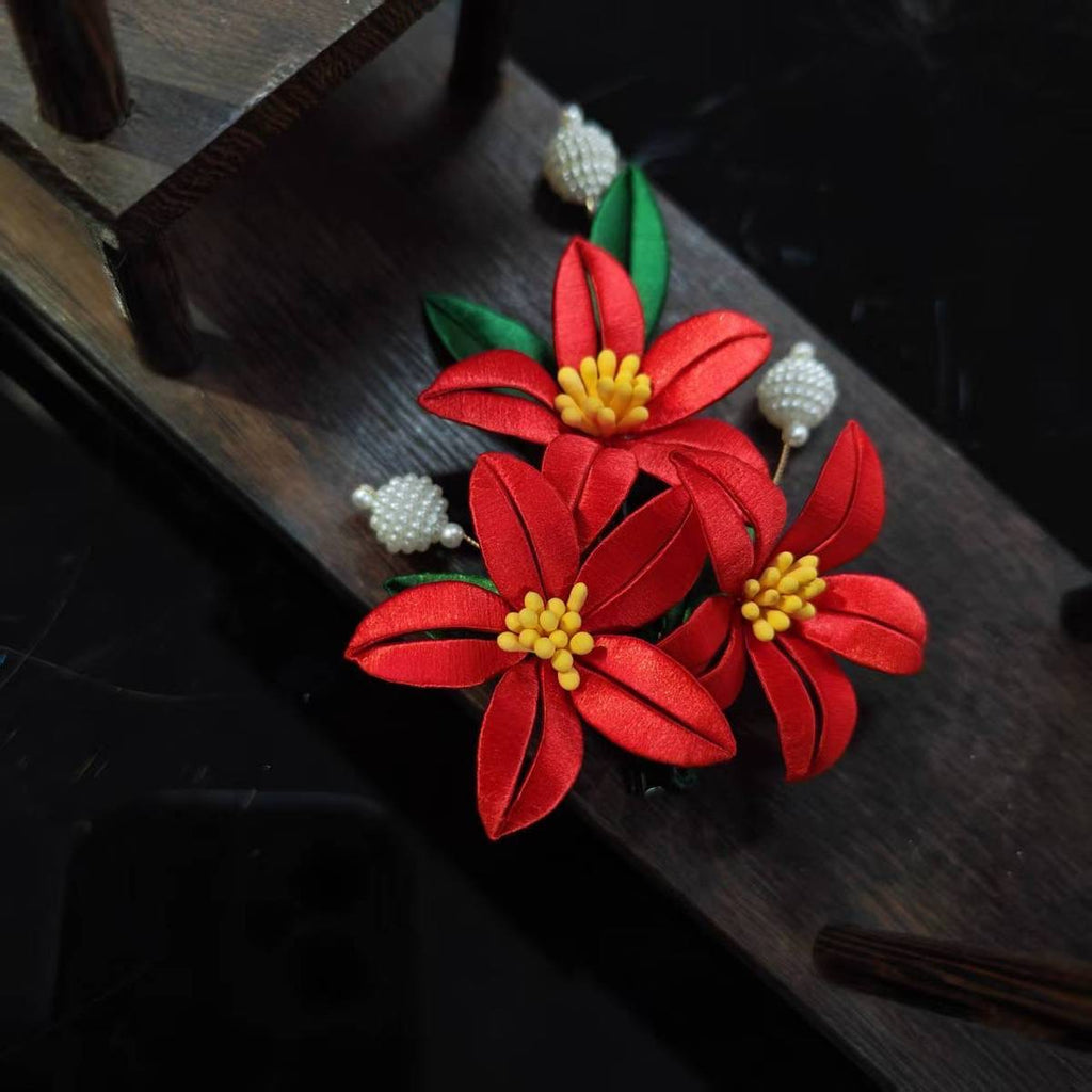 Handcrafted Floral Hair Clip with Pearls – Vintage-Inspired Hair Accessory🎁Handcrafted Details, Inspired by Timeless Beauty