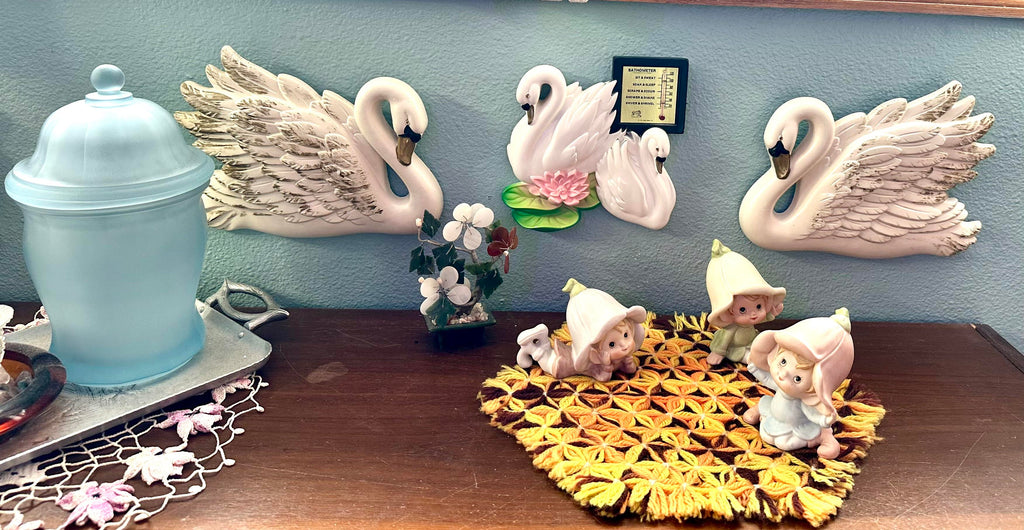 Swans and the little dressing-table details